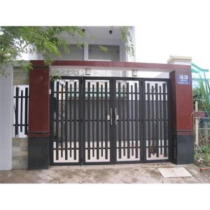 Cửa sắt khung vuông tối giản với các thanh cửa xếp so le