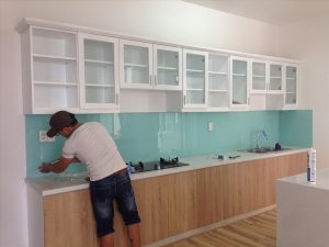 Phòng bếp trở nên đẹp khi dùng kính cường lực
