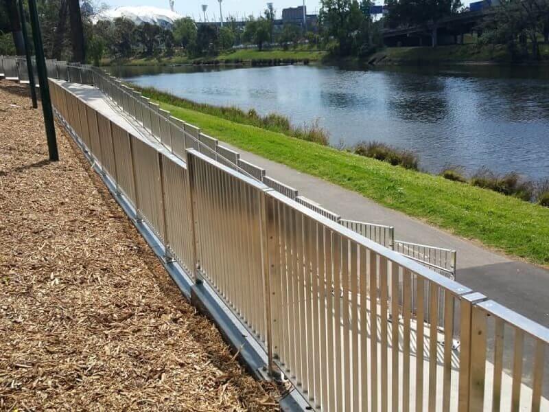 Thiết kế hàng rào inox thấp trong các công viên