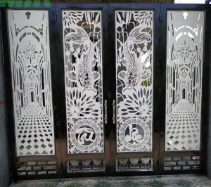 Cổng kết hợp với nghệ thuật tranh vẽ ấn tượng