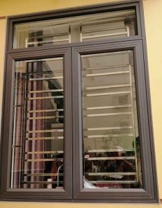 Màu nâu sẫm cũng là một gam màu đáng để chúng tham khảo. Màu nâu sẫm đem lại cảm giác ôn nhu thanh lịch tạo điểm nhấn cho ngôi nhà.