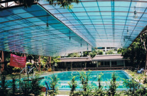 Mái nhựa Polycarbonate hồ bơi