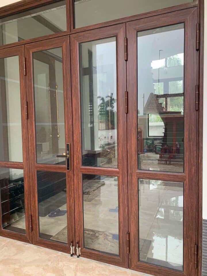 Mẫu cửa nhôm Konig 4 cánh giả gỗ
