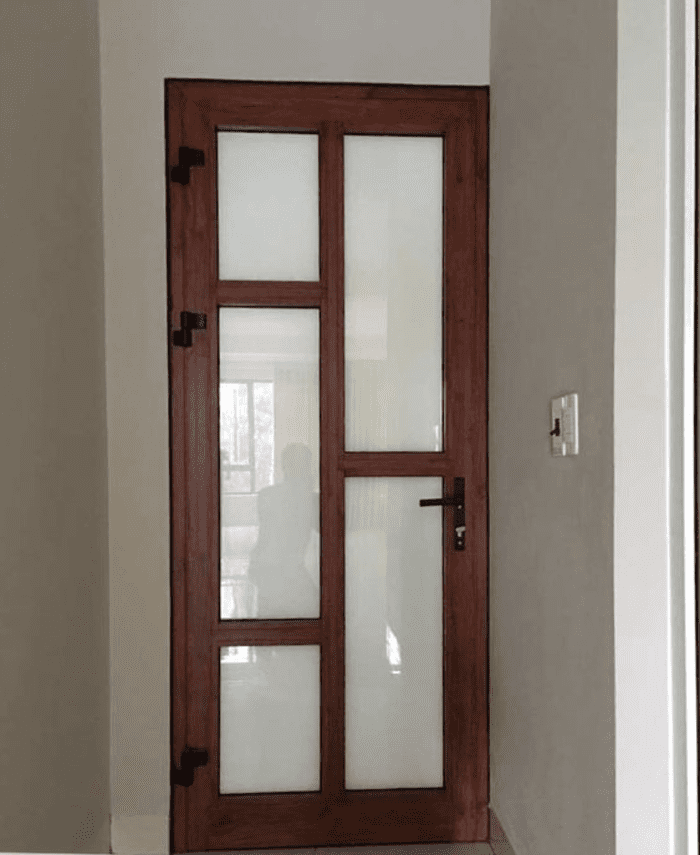 Mẫu cửa nhôm xingfa kính mờ vân gỗ