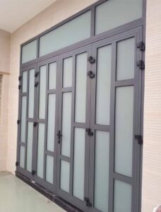 Mẫu cửa nhôm xingfa kính mờ an toàn riêng tư
