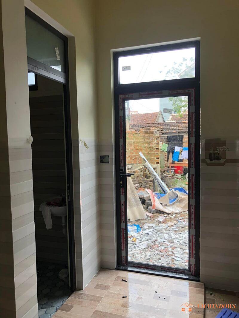 Thi công cửa nhôm kính cường lực, cầu thang kính anh Thức 12