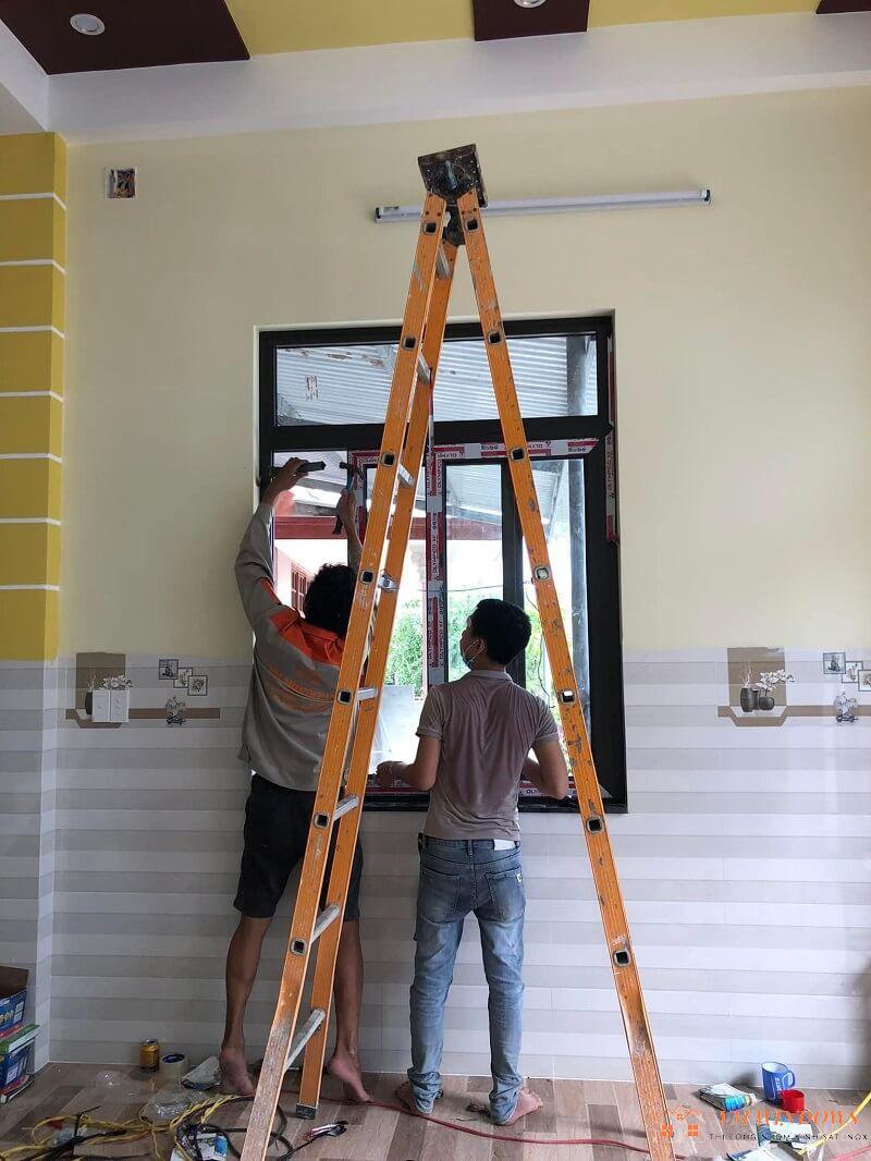 Thi công cửa nhôm kính cường lực, cầu thang kính anh Thức 7