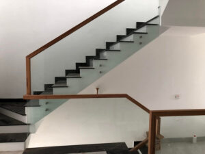 Thi công cầu thang kính Thành phố Quảng Ngãi 1