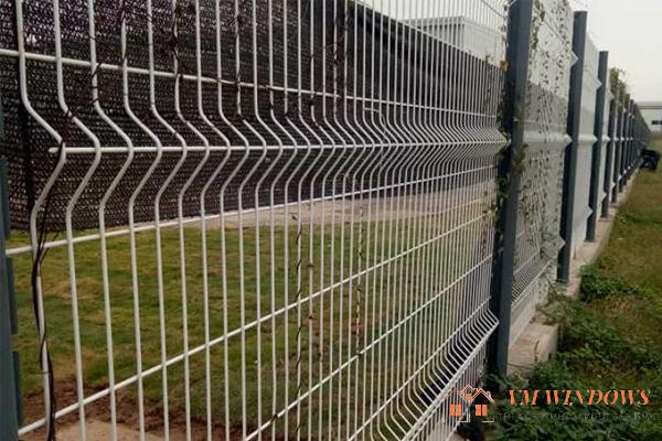 Độ bền cao và tính thẩm mỹ nên hàng rào mạ kẽm rất được ưa chuộng