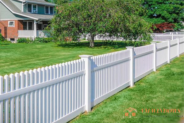 Hàng rào nhựa 1m đảm bảo tính thẫm mỹ cho tổng thể căn nhà