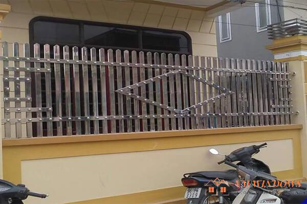 Mẫu hàng rào inox có thiết kế thông dụng tại Việt Nam