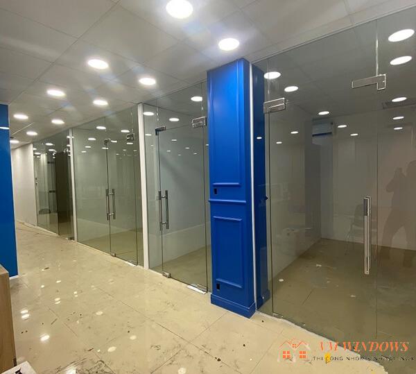 VM Windows đơn vị chuyển cung cấp vách kính cường lực chất lượng