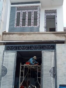 Cổng nhà và cửa nhôm Xingfa nhà anh Toàn tại TPHCM