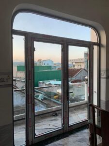 cửa nhôm kính 2 cánh mái vòm