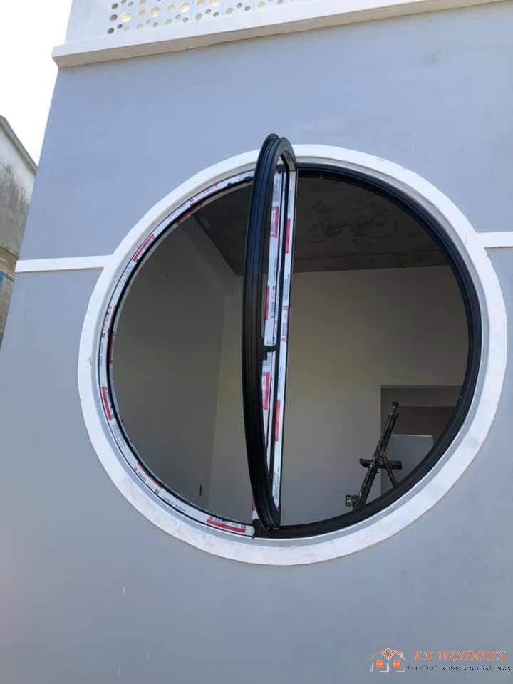 Cửa sổ nhôm kính hình tròn 2 cánh mở quay