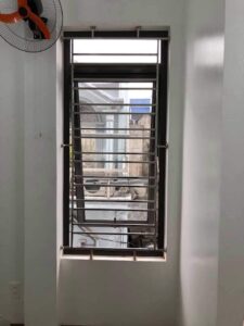 Không gian của phòng khi lắp đựat cửa sổ nhôm kính mờ