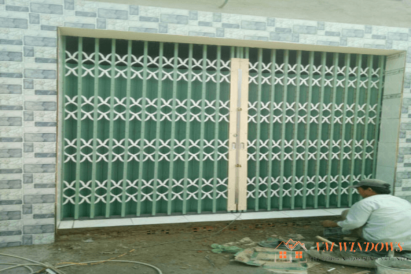 Mẫu cửa kéo có lá Đài Loan màu xanh ngọc được nhiều người ưa chuộng sử dụng