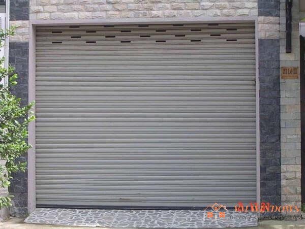 Mẫu cửa cuốn kéo tay lò so với lớp sơn xám tĩnh điện