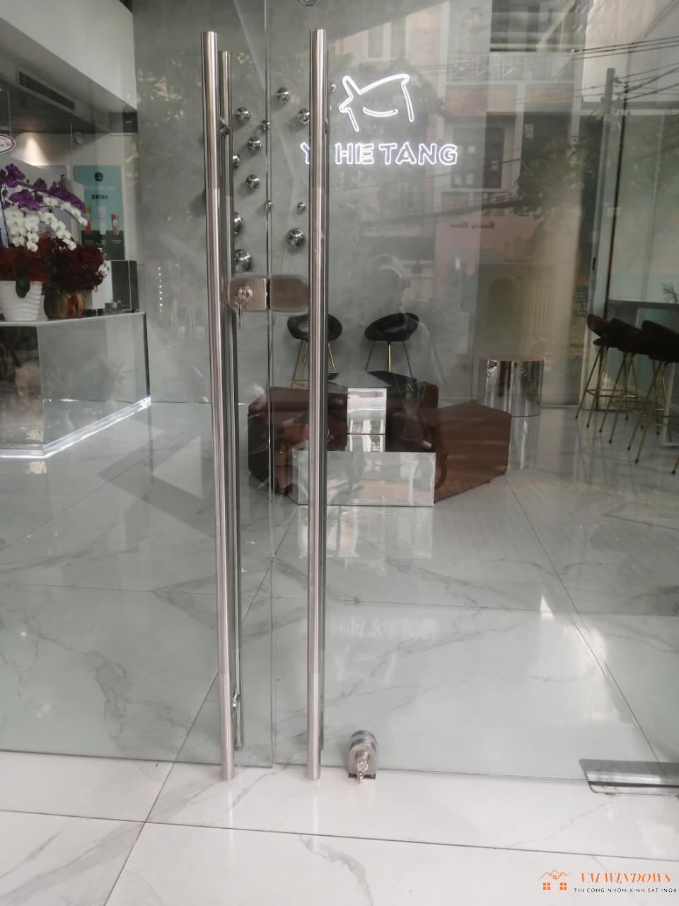 Cửa kính cường lực YE HE TANG phù hợp cho cửa hàng