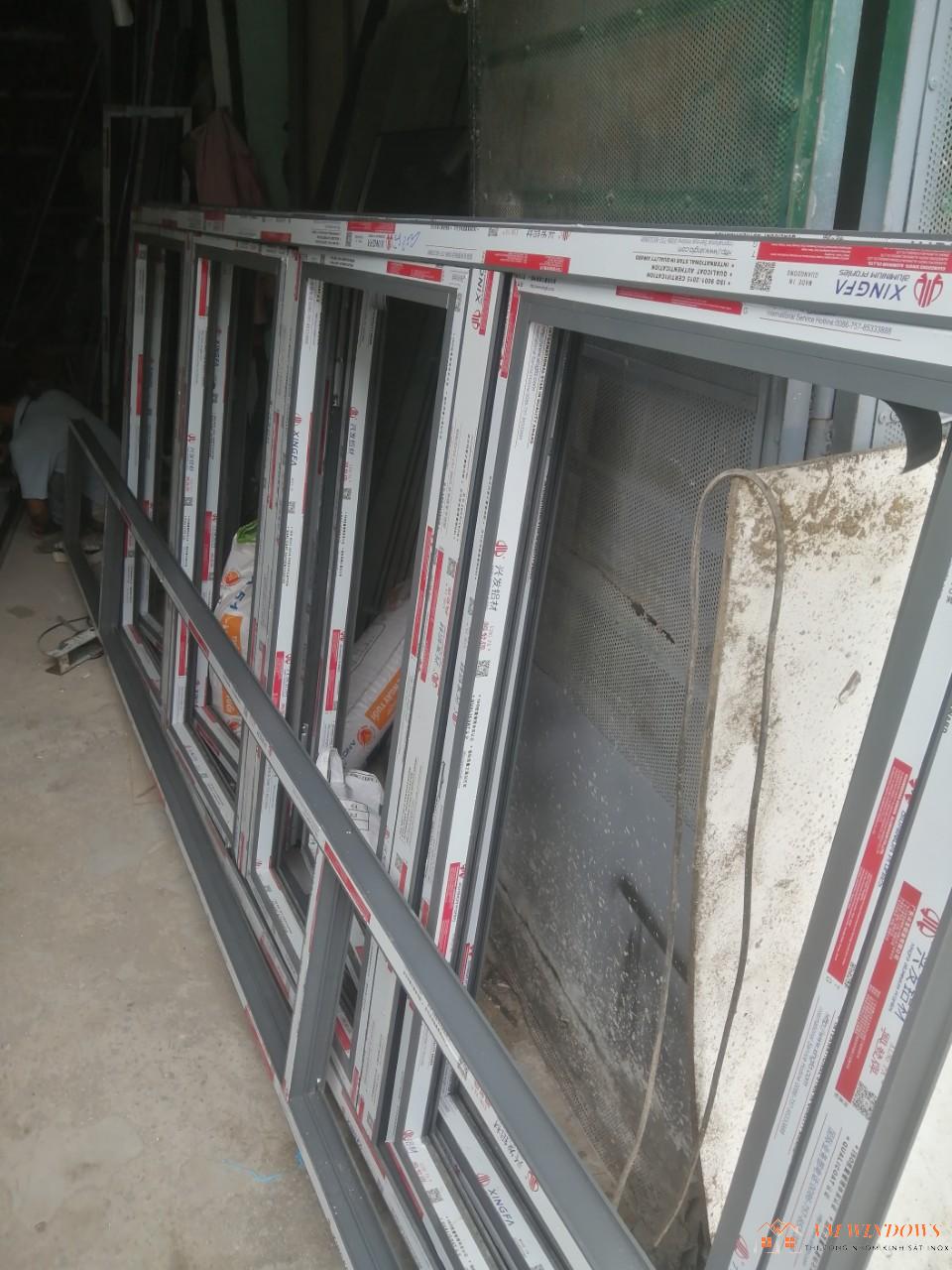 Thi công cửa sổ nhôm xingfa 4 cánh nhà anh Toản TPHCM       hiện đại