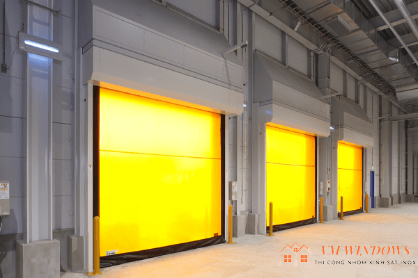 Cửa có thể giữ nhiệt, và đảm bảo an toàn cho công trình như cửa cuốn khác