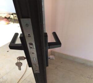 Khóa cửa nhựa đơn điểm
