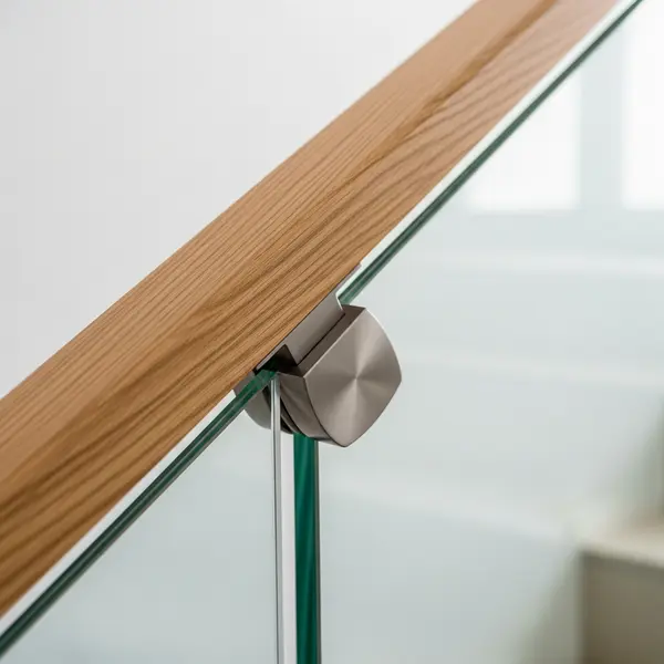 Cầu thang kính cường lực Anh Bảo Thủ Đức, TPHCM